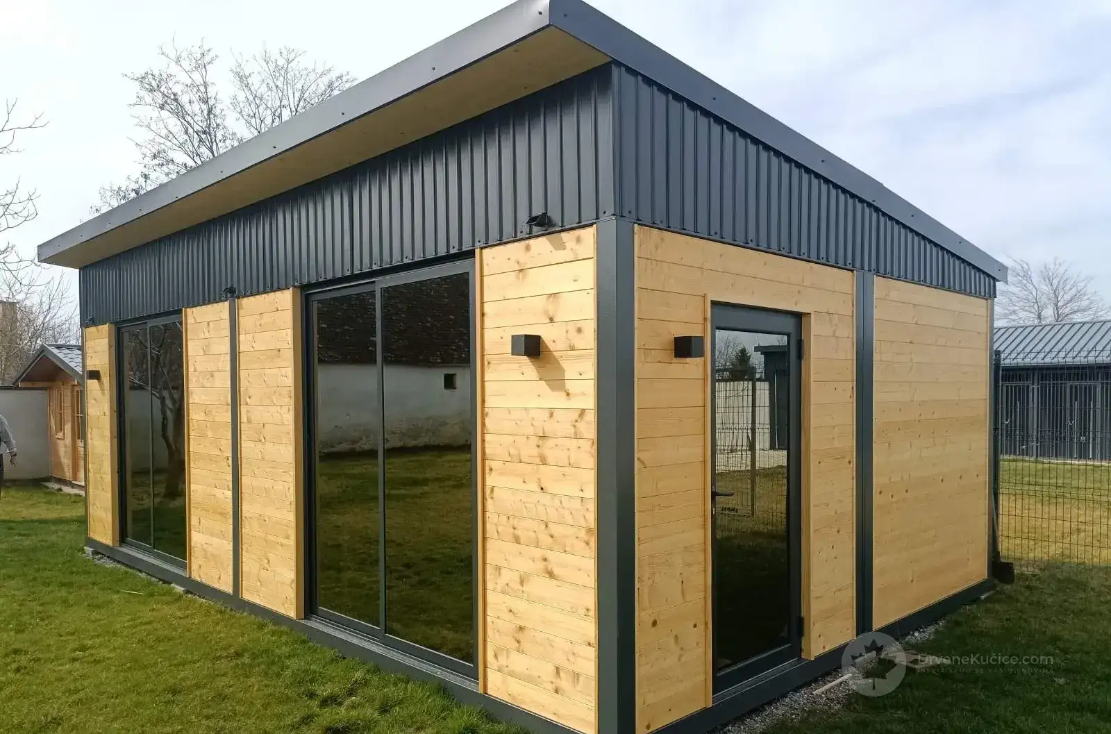 Moderni paviljon sa staklenim kliznim vratima, fotografija 2