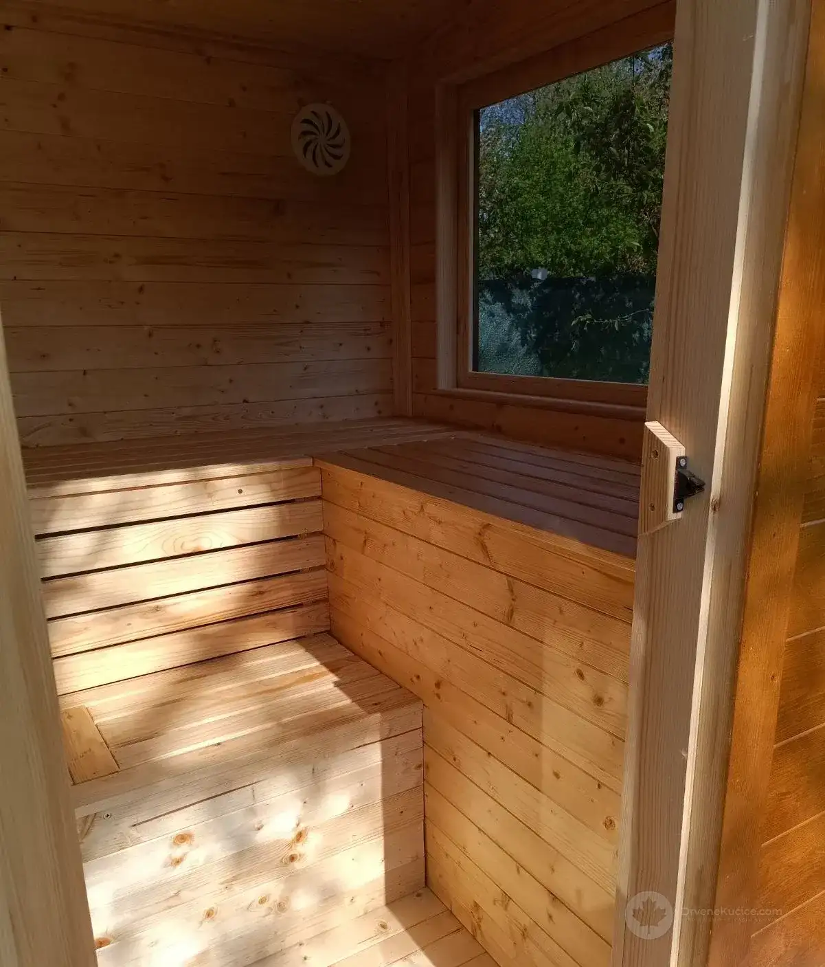 Spoljna drvena sauna, fotografija 5